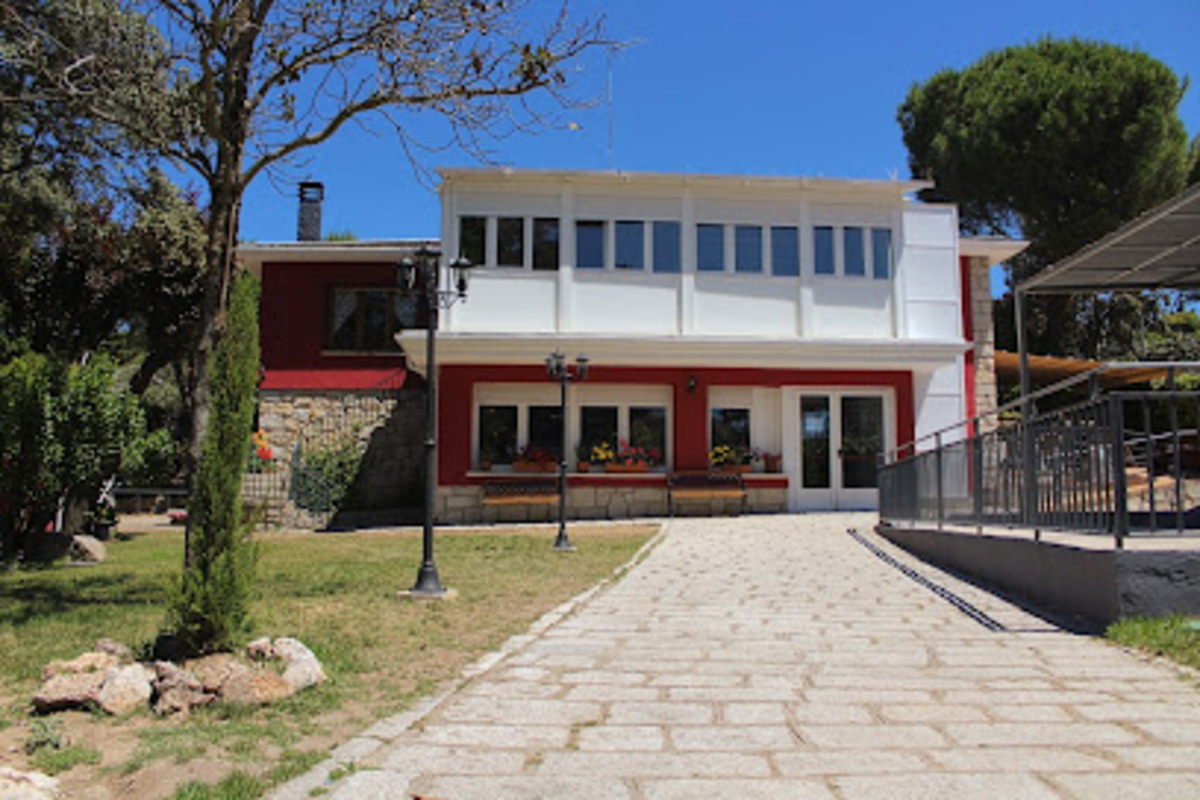 Residencia De Mayores Los Claveles